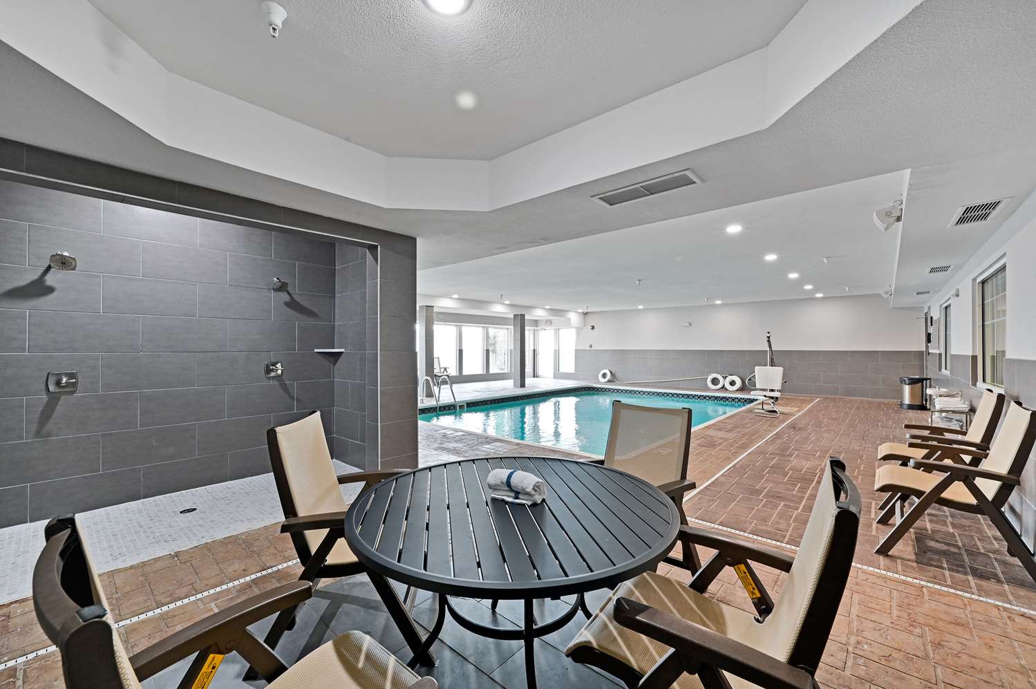 Country Inn Suites By Radisson Bloomington Normal Airport Il 25/29