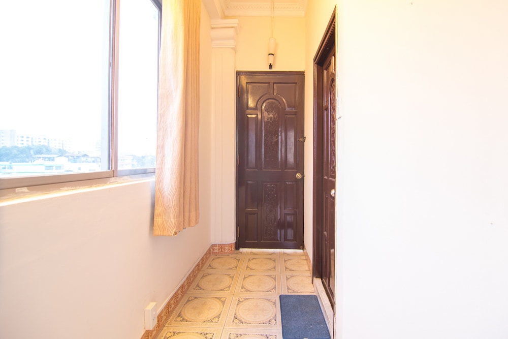 RedDoorz Plus near NowZone Plaza 25/26