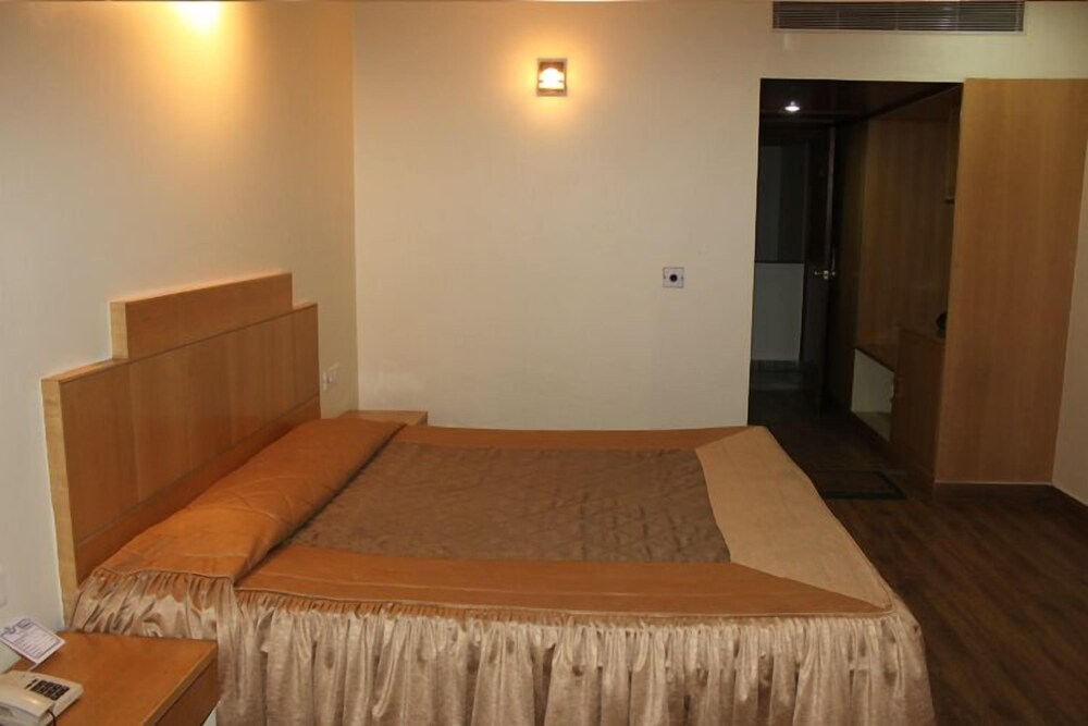Vaibhav Hotel 37/46