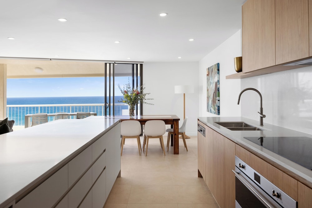 Coolum Caprice 24/76