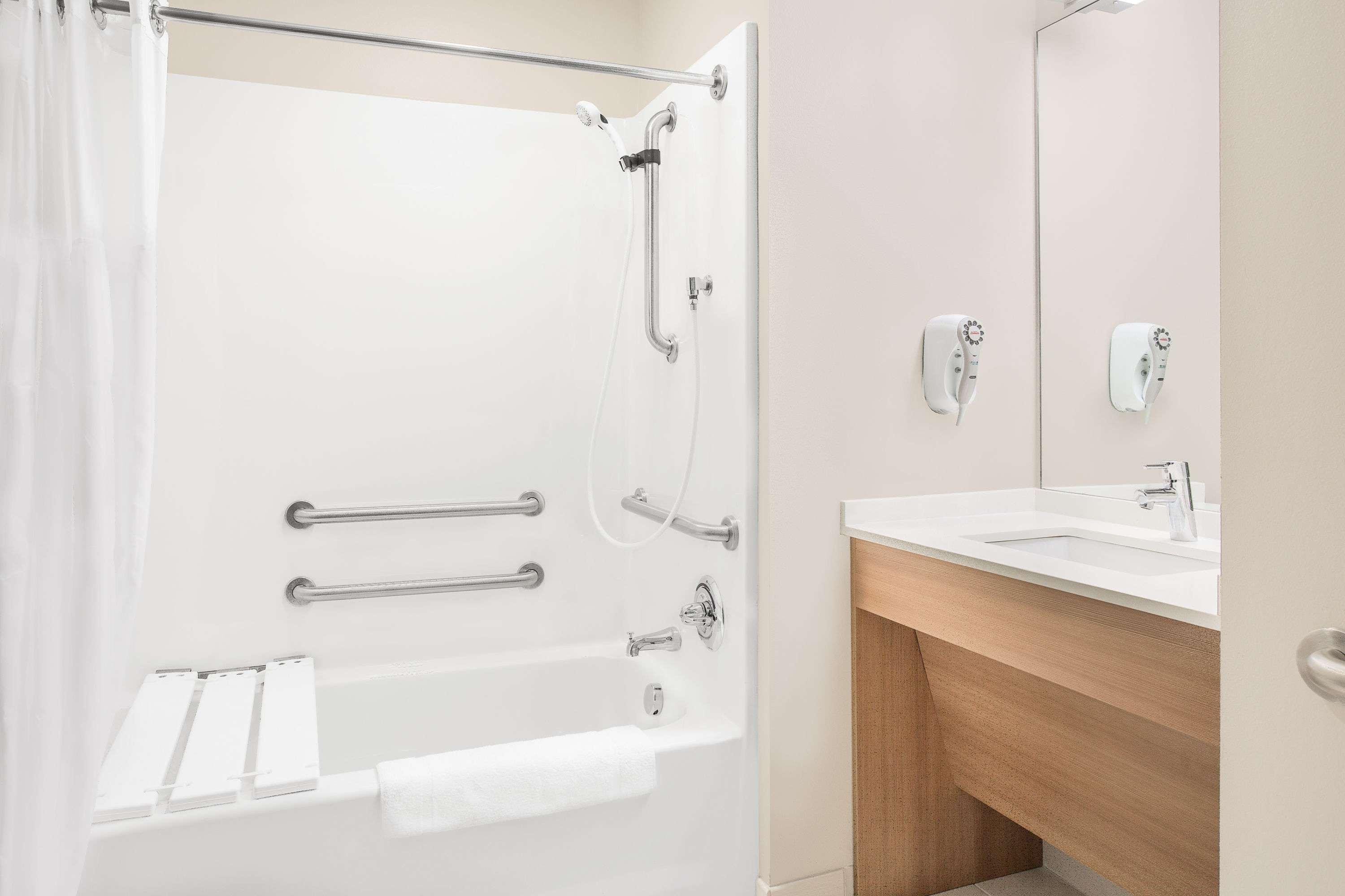 Microtel Inn and Suites By Wyndham Ocean City 33/36