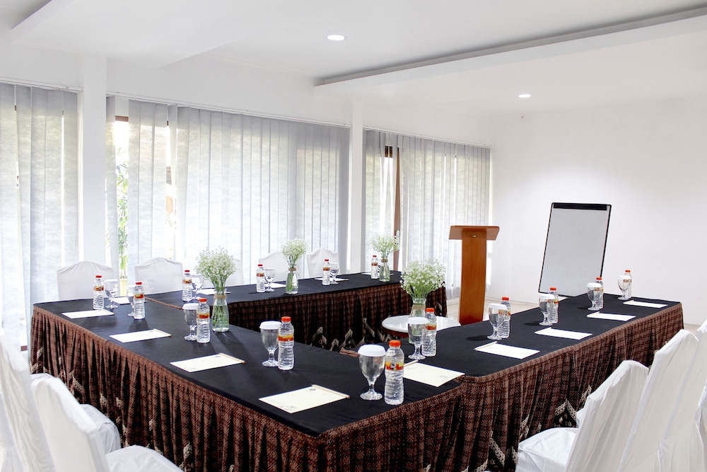 The Cakra Hotel 31/42