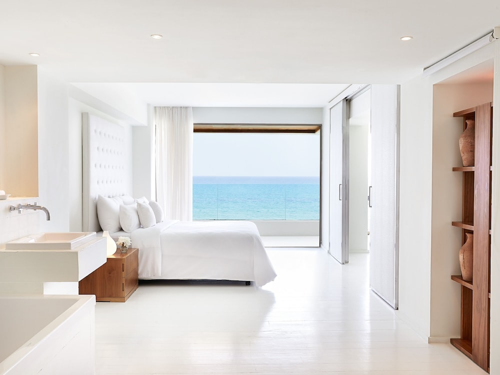 جناح بسرير كينج مع أريكة، Amirandes, A Resort to Live 2/5