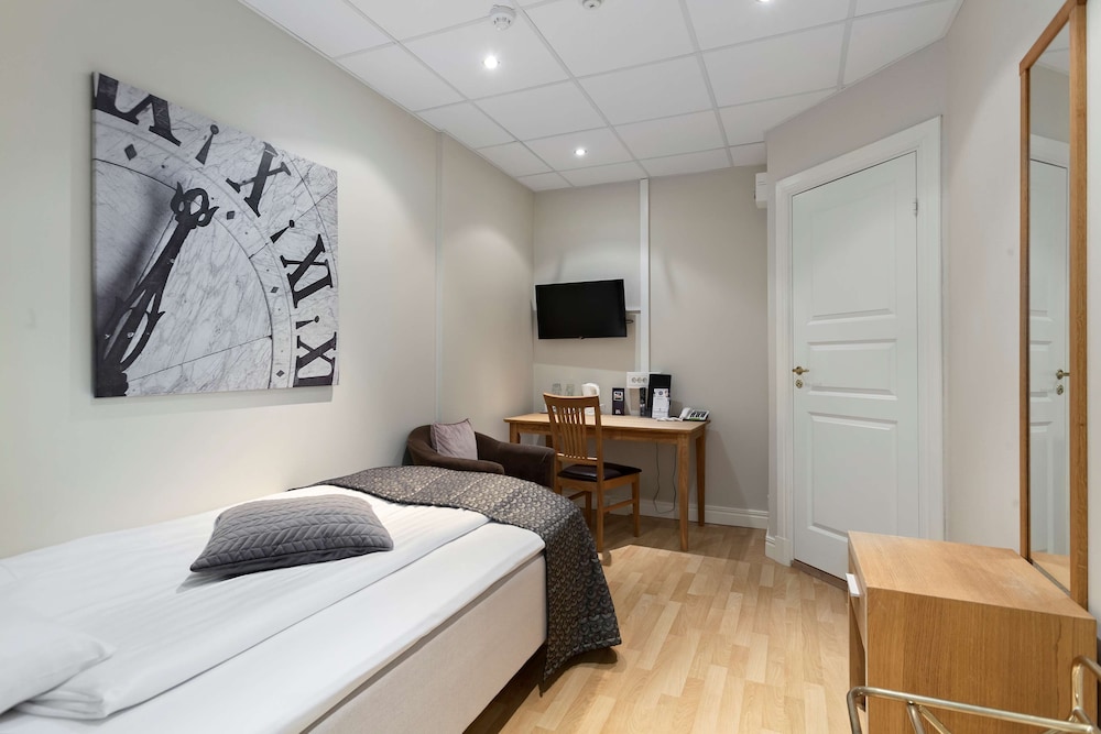 Standard, Single Bed, No Window