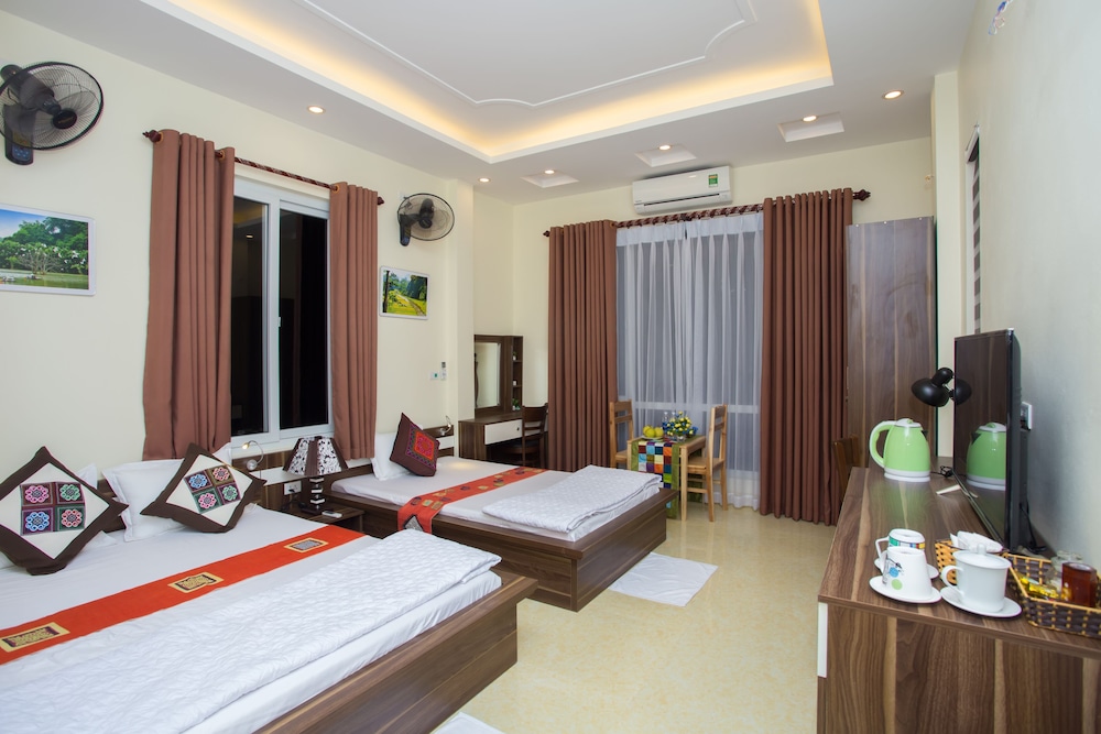 SUPERIOR, TWIN BEDS, CITY VIEW, BALCONY
