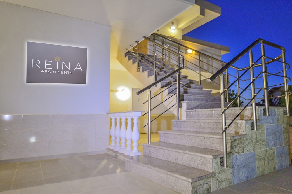 REINA APARTMENTS 14/31