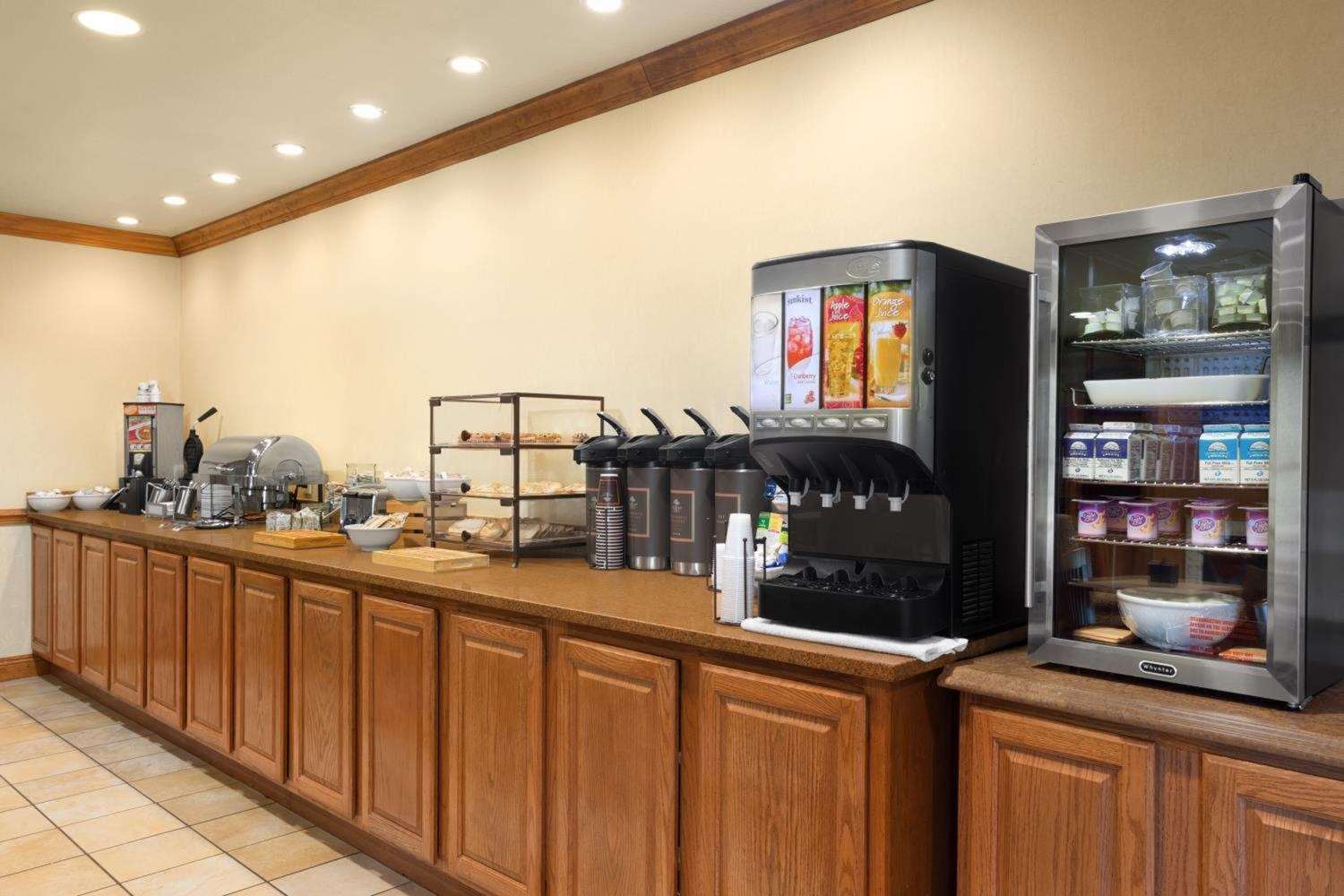 Country Inn & Suites by Radisson, Saraland, AL 2/8