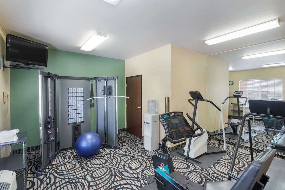 Quality Inn and Suites Airport West 43/57