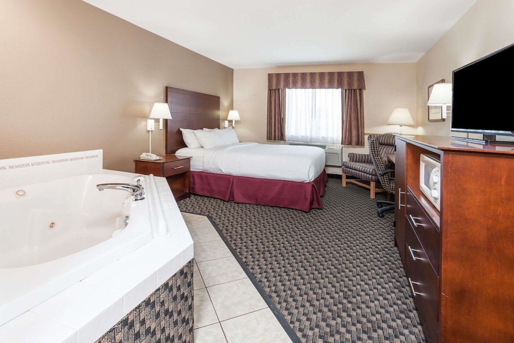 Days Inn by Wyndham Imlay City 17/48