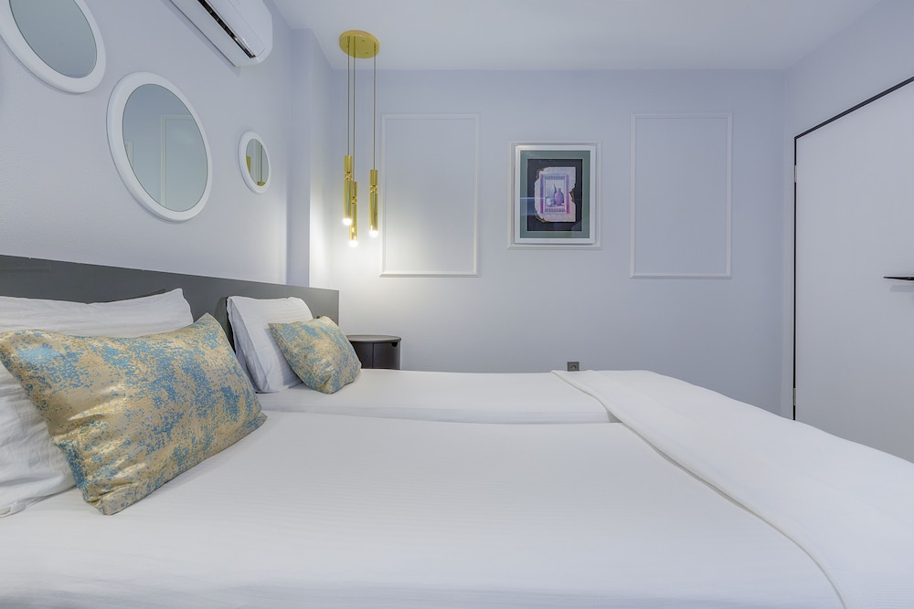 Twin Apart Hotel 28/59