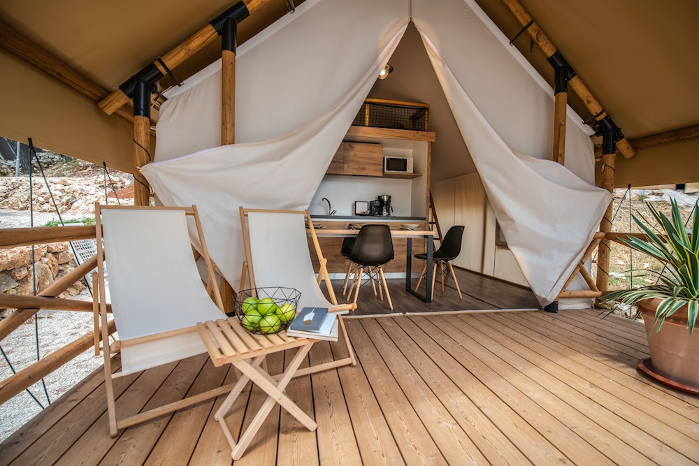 Arena One 99 Glamping 27/50