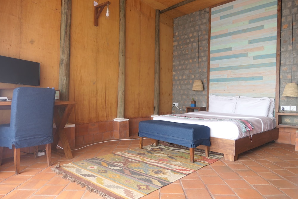 DELUXE, DOUBLE BED