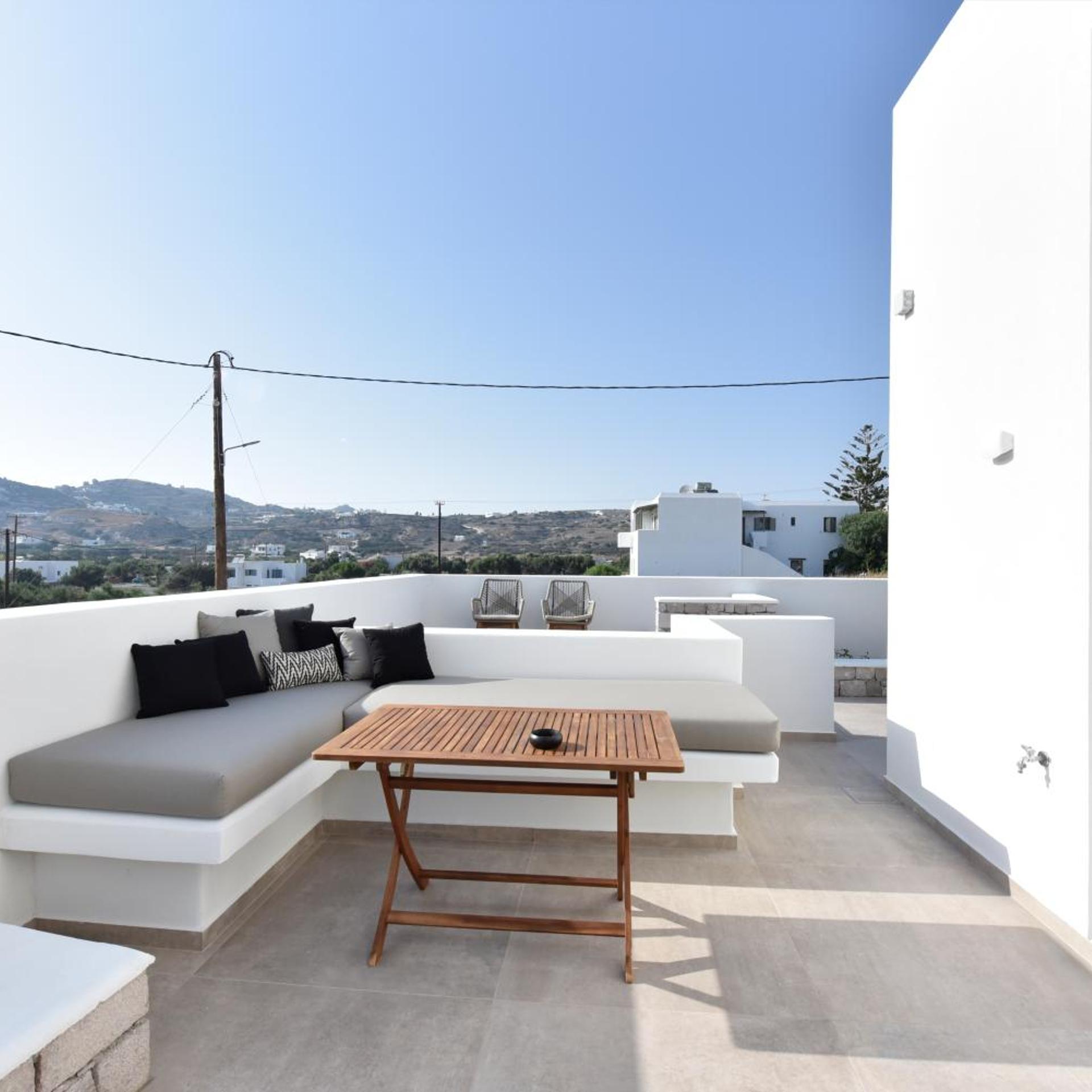Anais Milos Suites 3/60