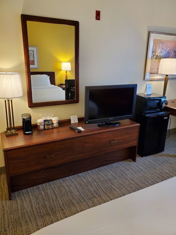 Wingate by Wyndham Uniontown 6/27