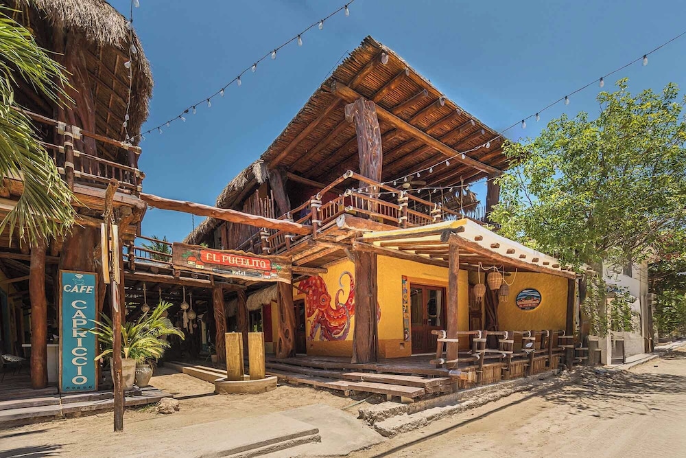 Hotel El Pueblito 3/50