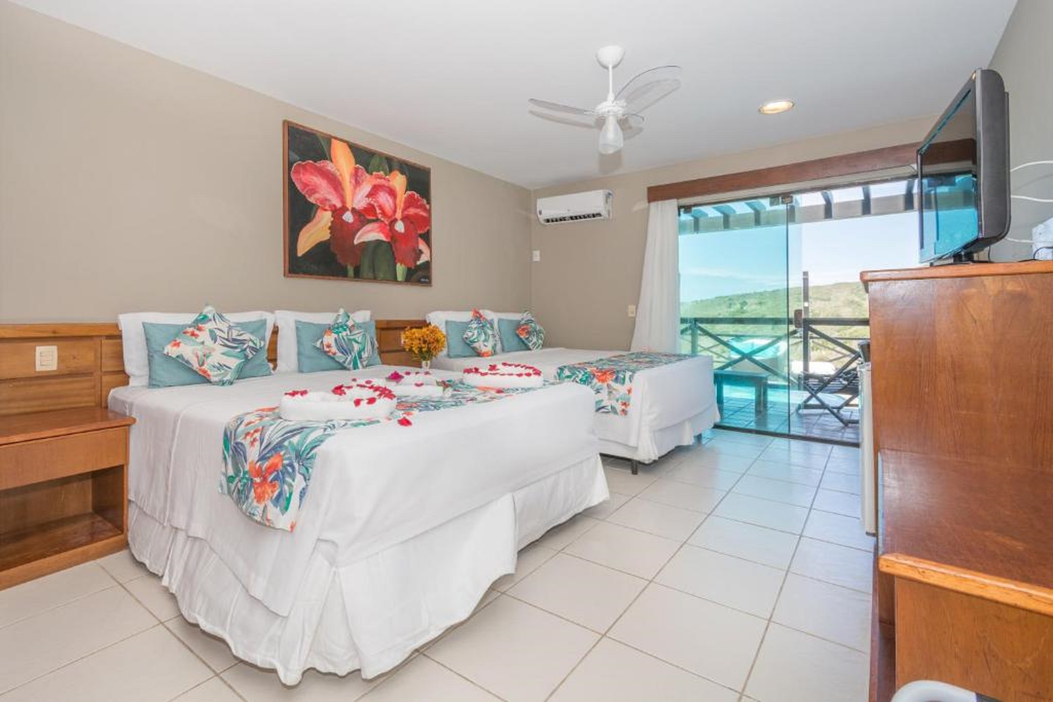 Superior, Suite, Triple, Lateral Side Sea View