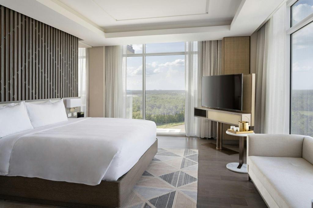 1 Bedroom, Presidential, Suite, King Bed, Fireworks View