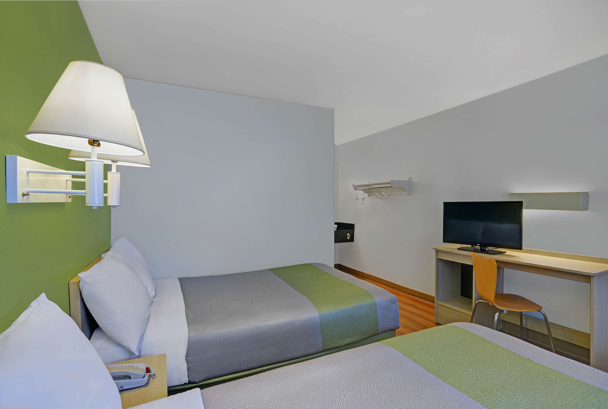 2 Full Beds - Premium, Mini Fridge، Motel6 Kissimmee, FL - Orlando 4/9