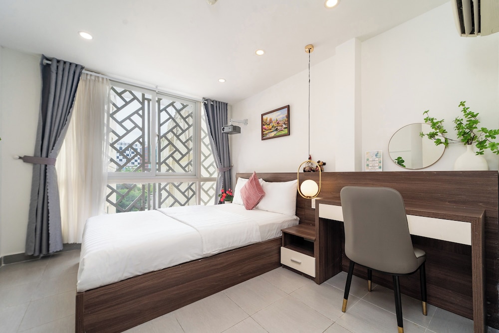DELUXE, DOUBLE BED, CITY VIEW