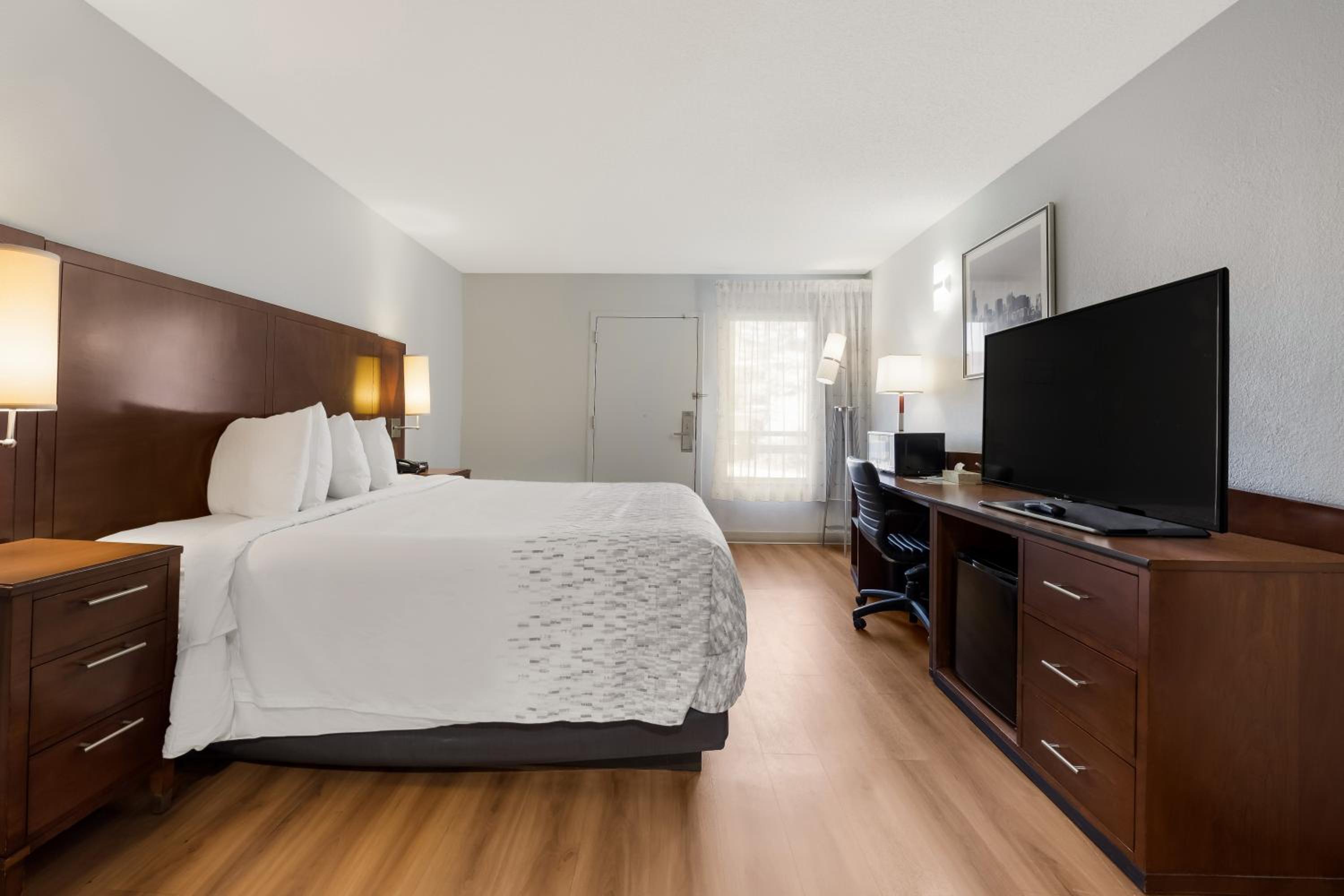 غرفة خارجية بسرير كينج لذوي الإعاقة، Econo Lodge Rockford Casino Area 2/4