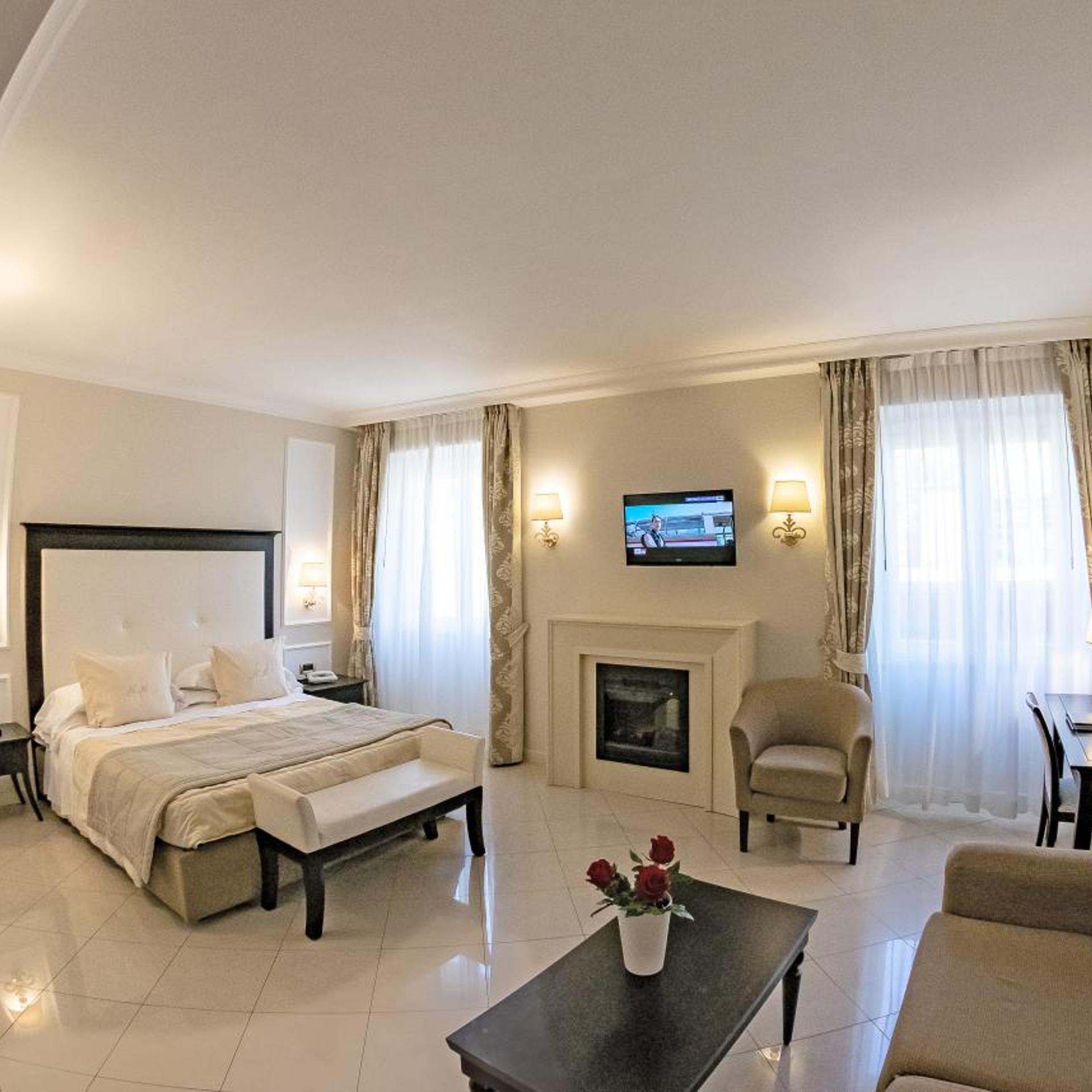 Deluxe, Double or Twin Bed, City View