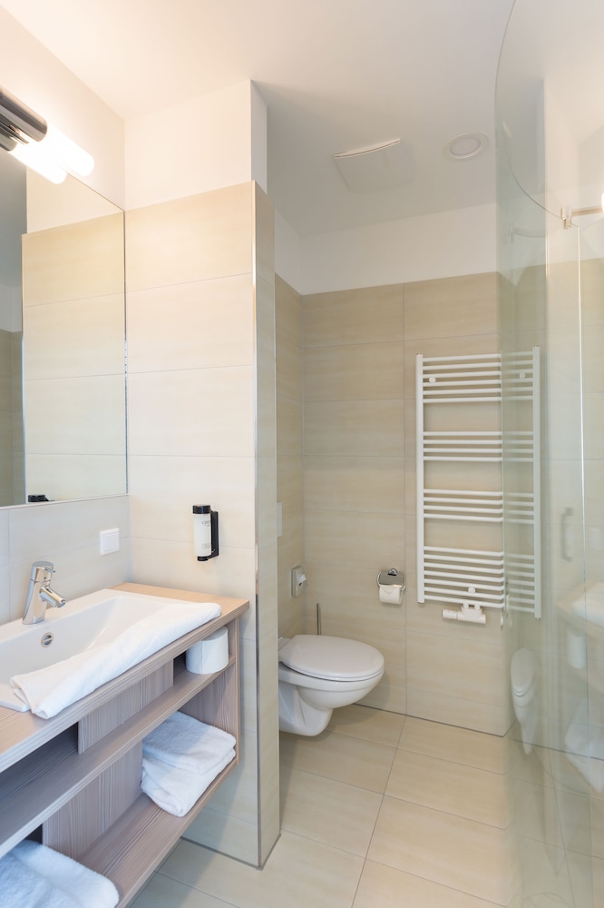 Viva Hotel Lubeck 18/45