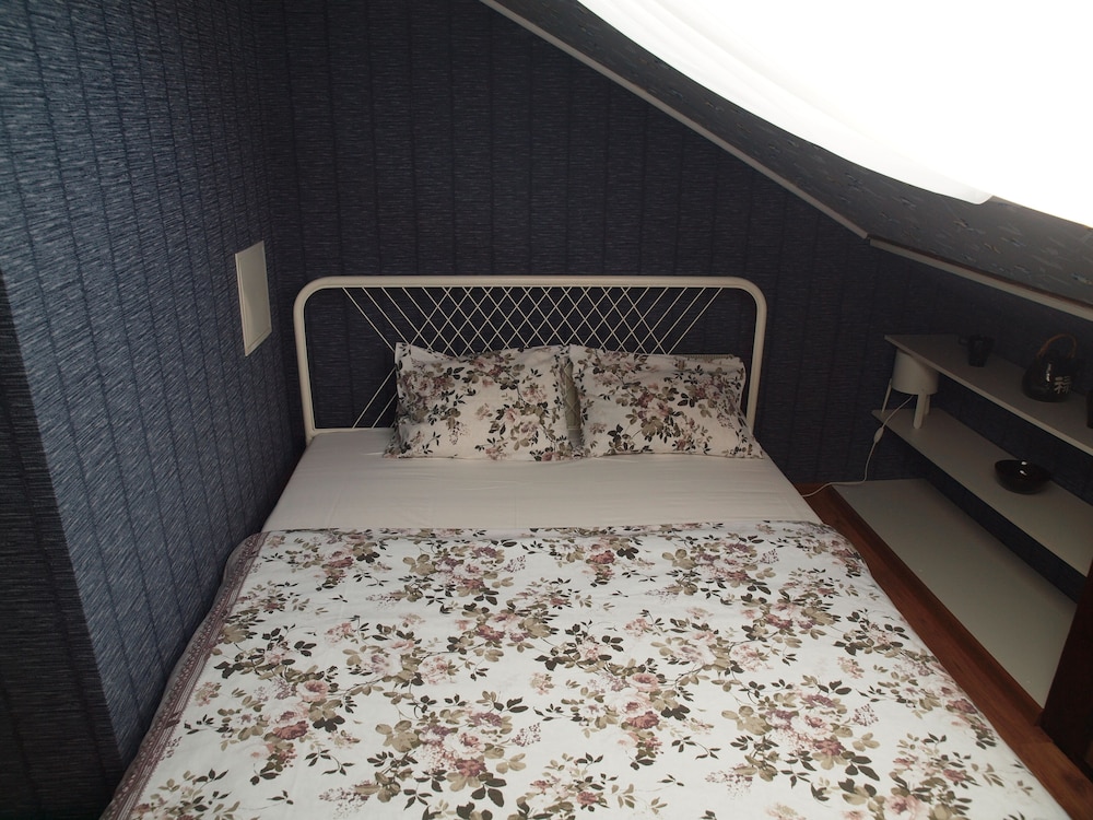 Alta Hostel 12/67