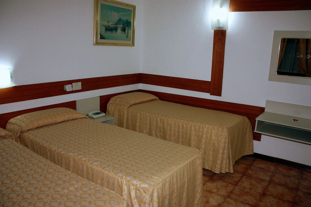 Piccolo Hotel 14/34