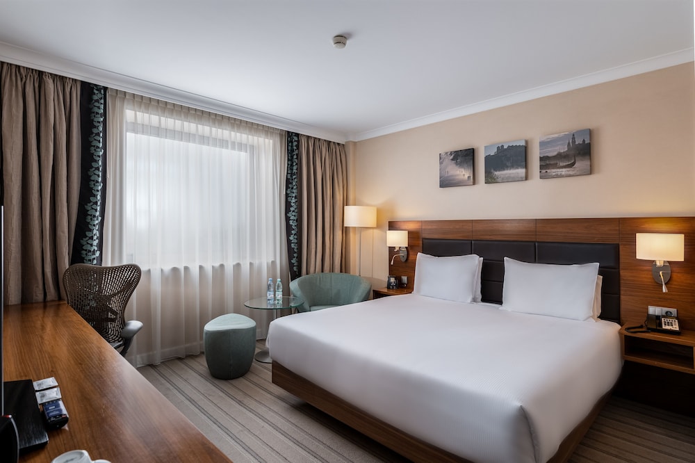 ROOM, KING BED