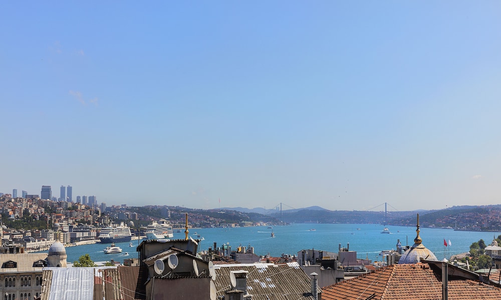 Demiray Hotel 44/50