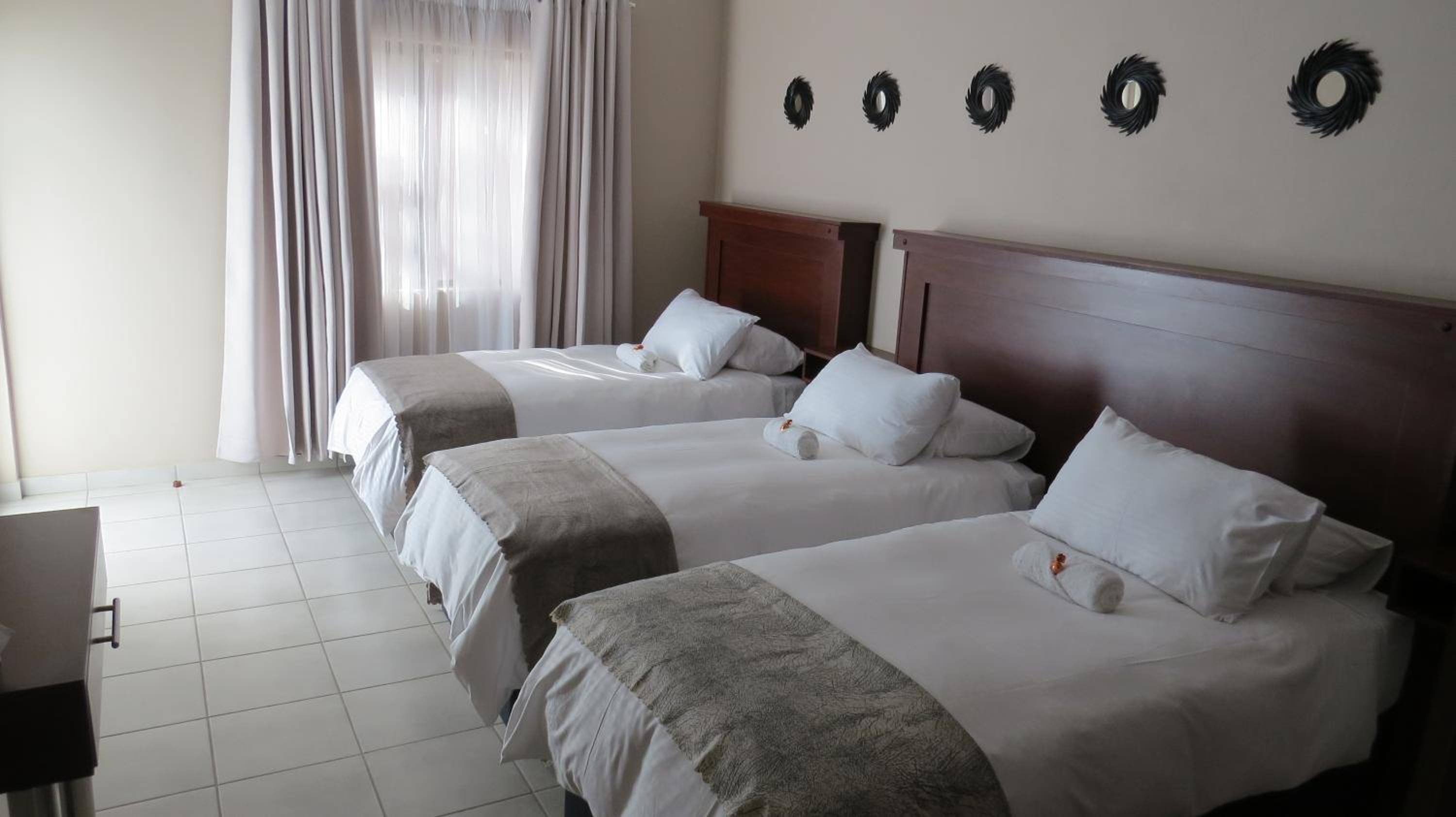 Villa Strada Guesthouse and Conference Venue 2/16