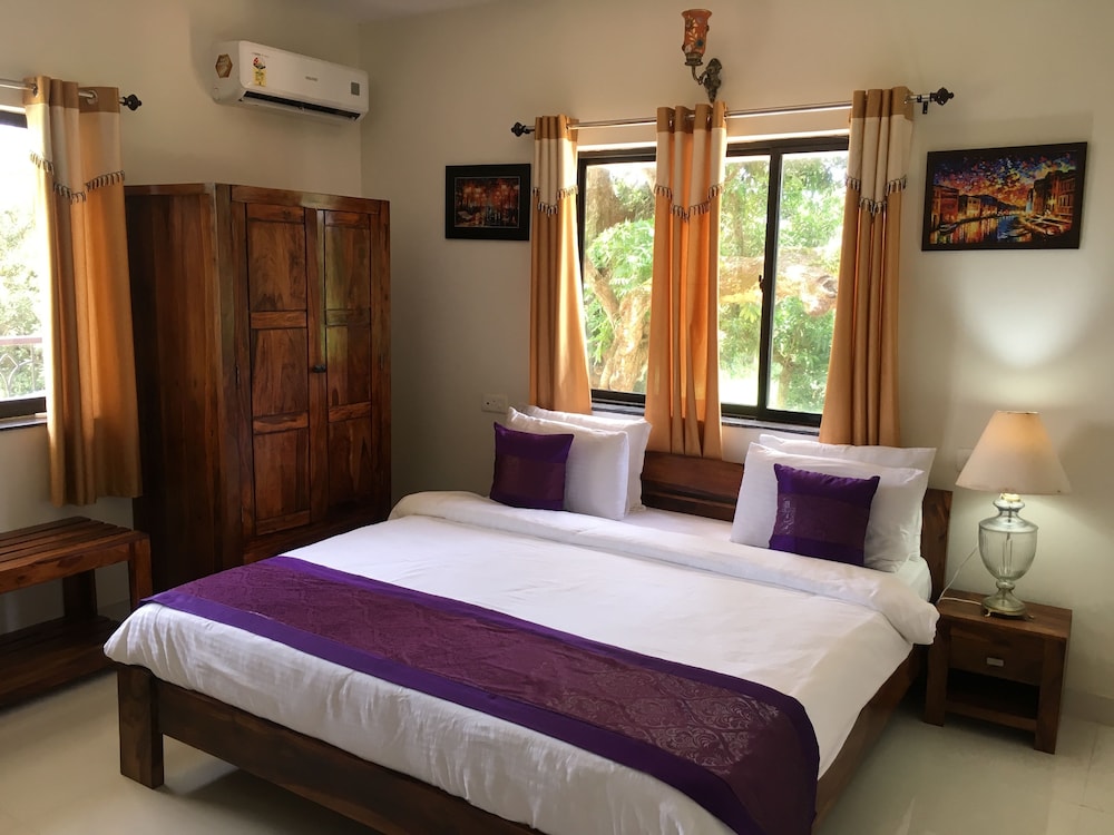 Monarch Suites 8/40