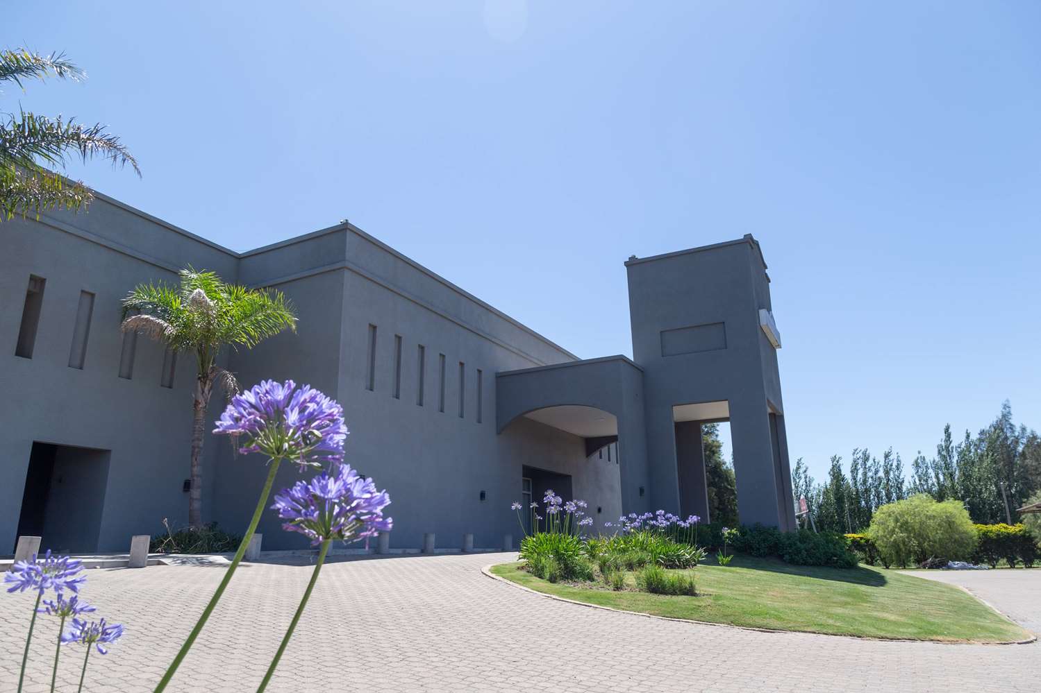 Howard Johnson by Wyndham Funes 19/67