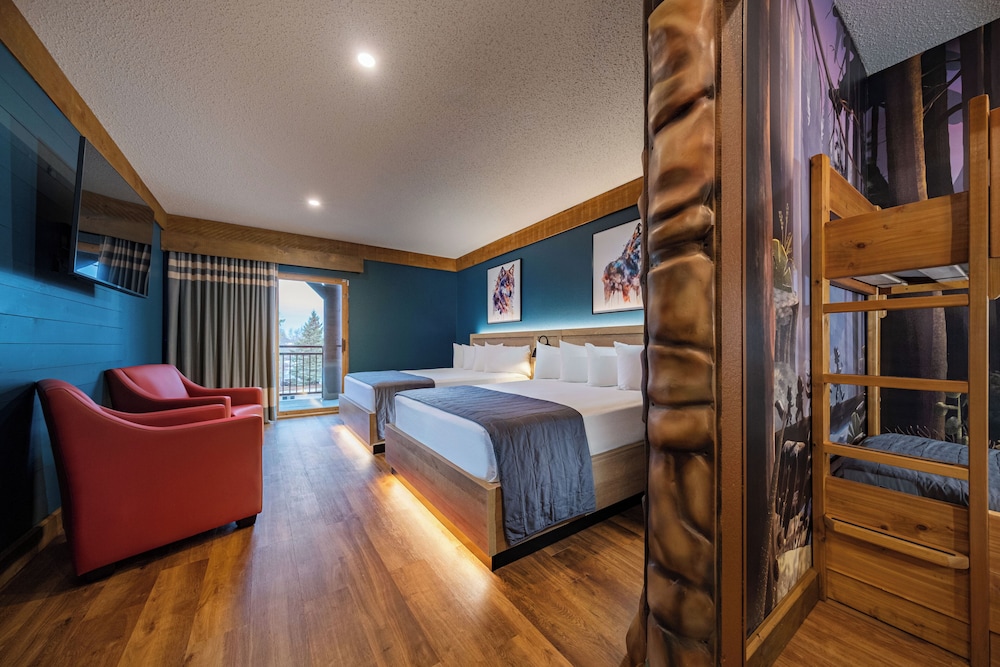 WOLF DEN, DELUXE, SUITE, DEN