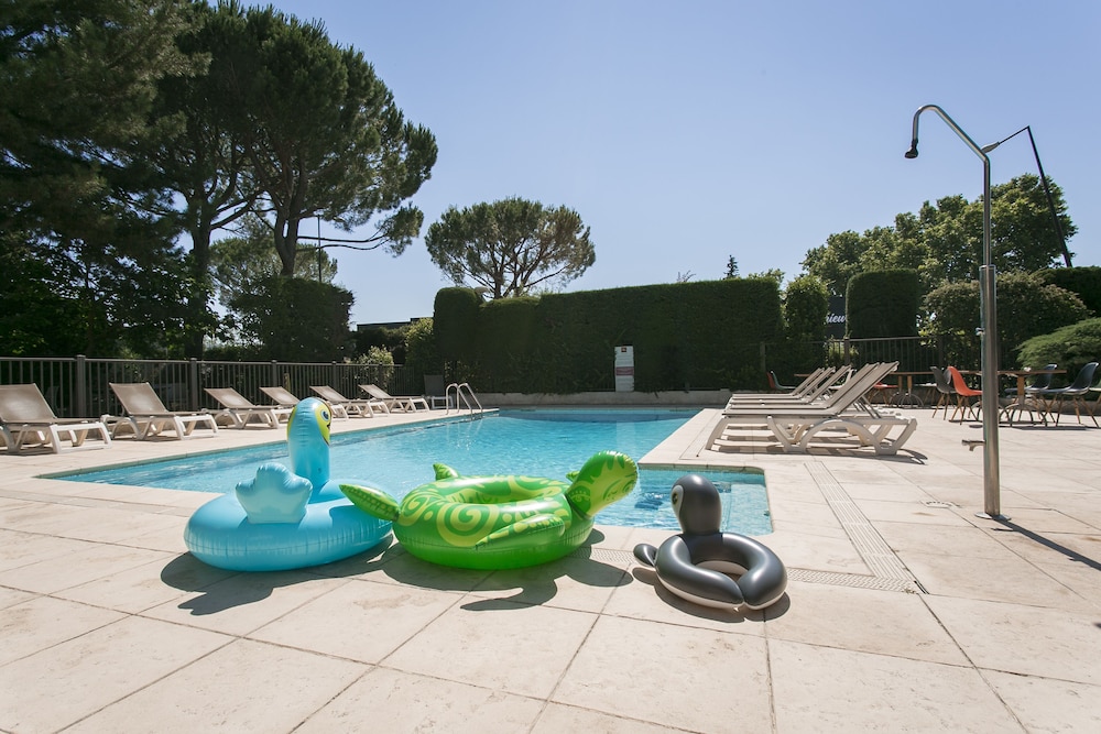 Ibis Avignon Sud 38/72