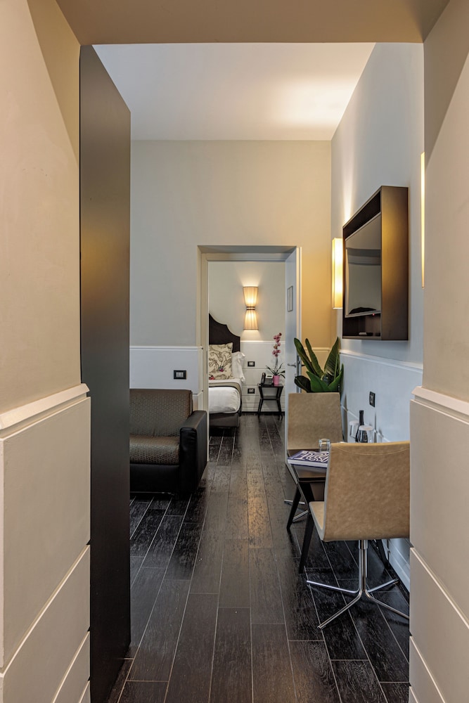 The Independent Suites 44/51