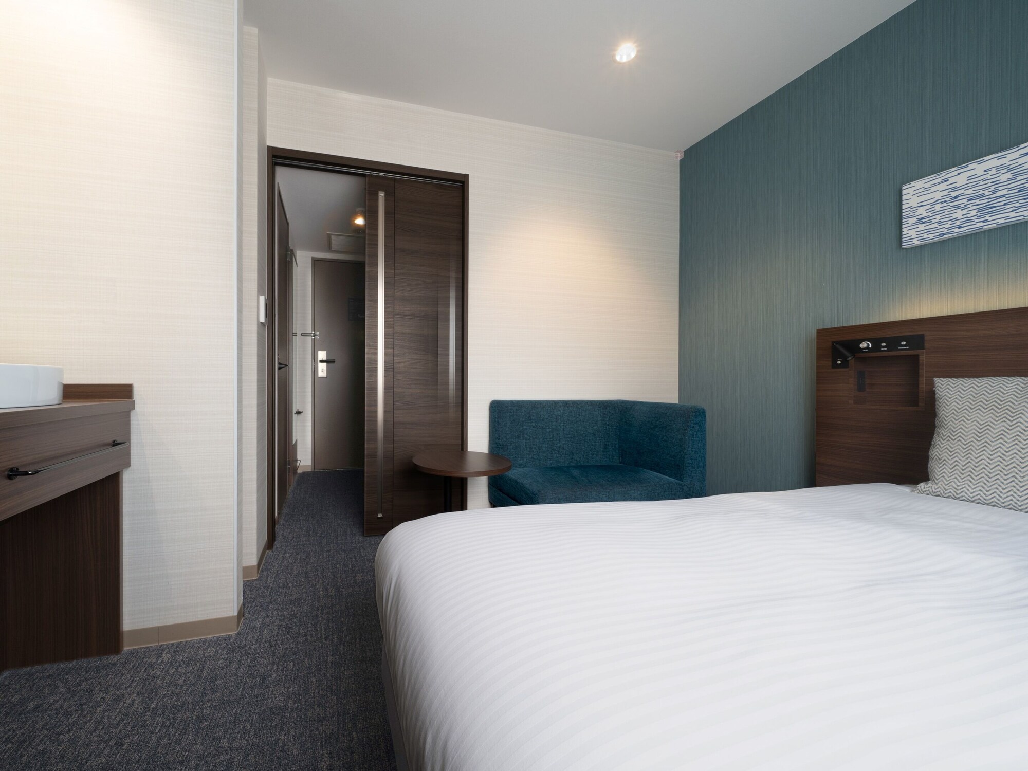SEMI ROOM, MODERATE, SEMI DOUBLE BED