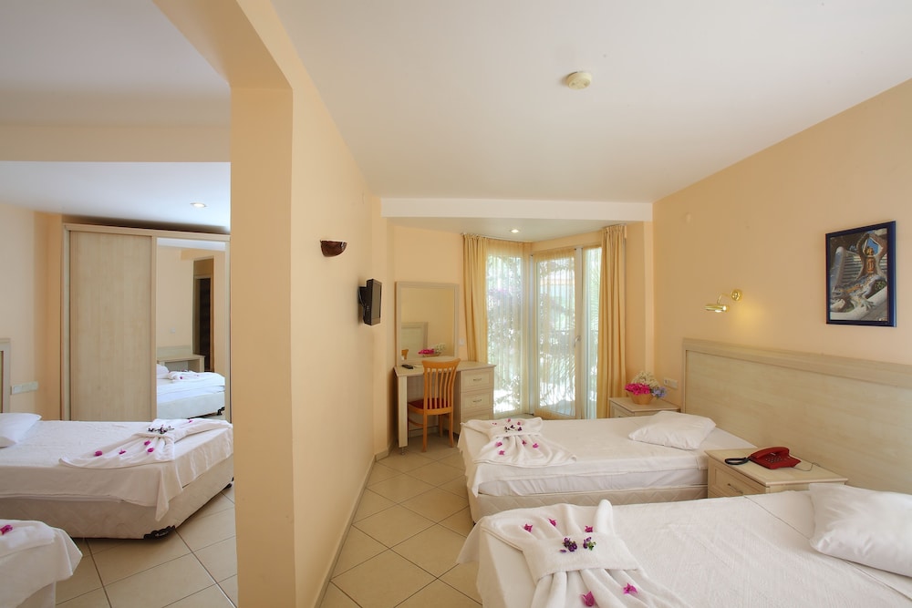 Catamaran Hotel 17/55