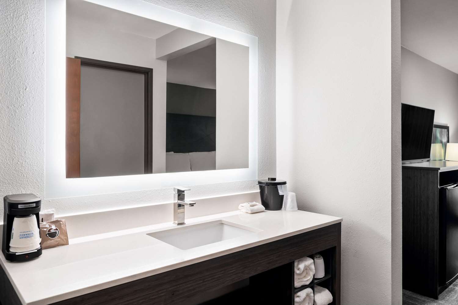 La Quinta Inn By Wyndham Indianapolis Airport Executive Drive 35/37