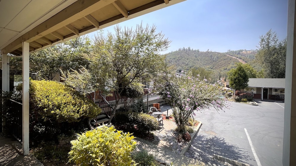 Mariposa Lodge 45/47