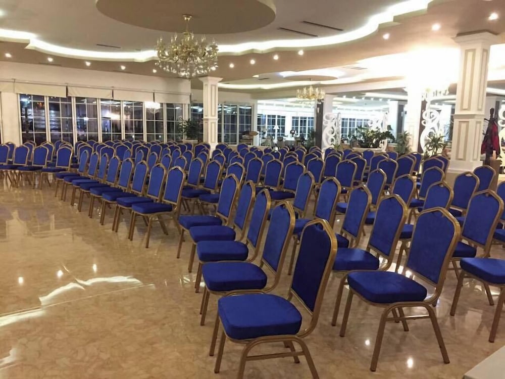 Fafa Premium Hotel 60/70