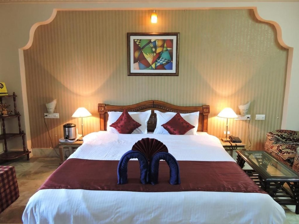 HOTEL MEENAKSHI 15/48
