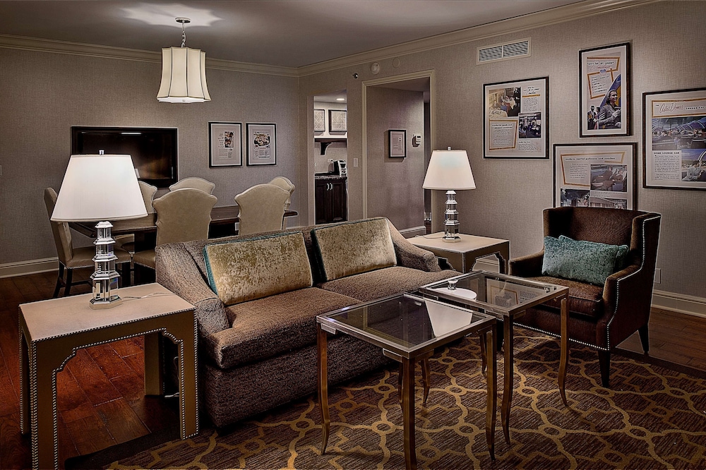 St. Louis Union Station Hotel Curio Collection By Hilton 50/82