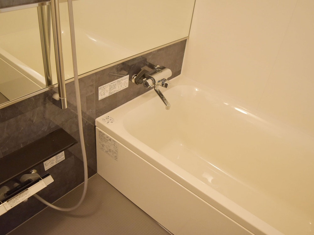 Umeda Holic Hotel 32/35
