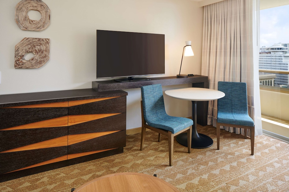 Embassy Suites By Hilton Waikiki Beach Walk 36/42