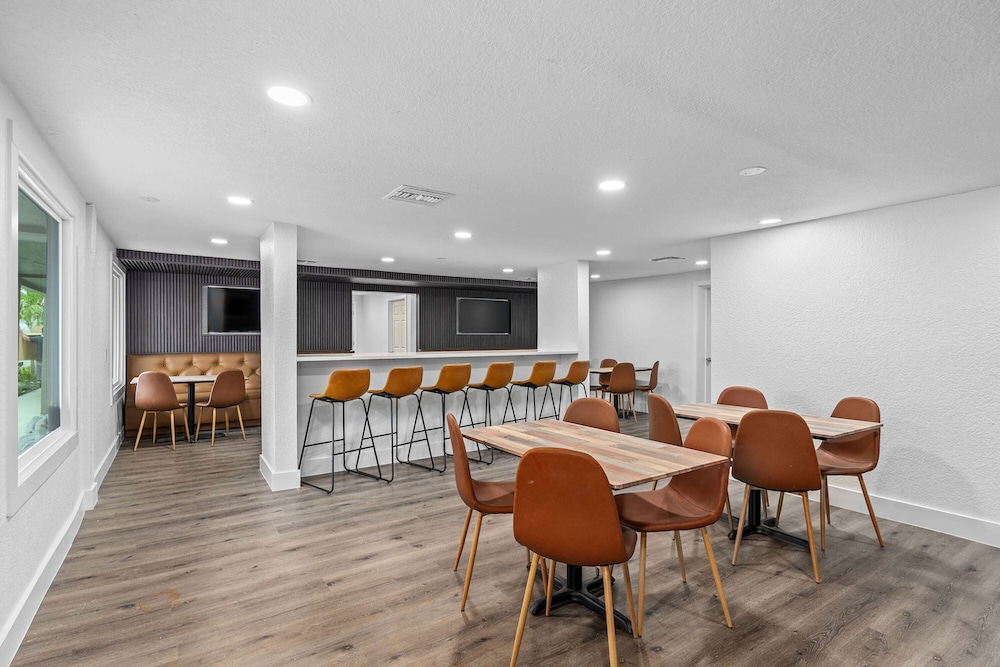 Super 8 by Wyndham Kissimmee/Orlando 40/50