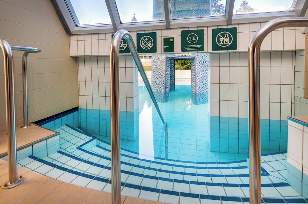 HUNGUEST HOTEL HELIOS 29/56