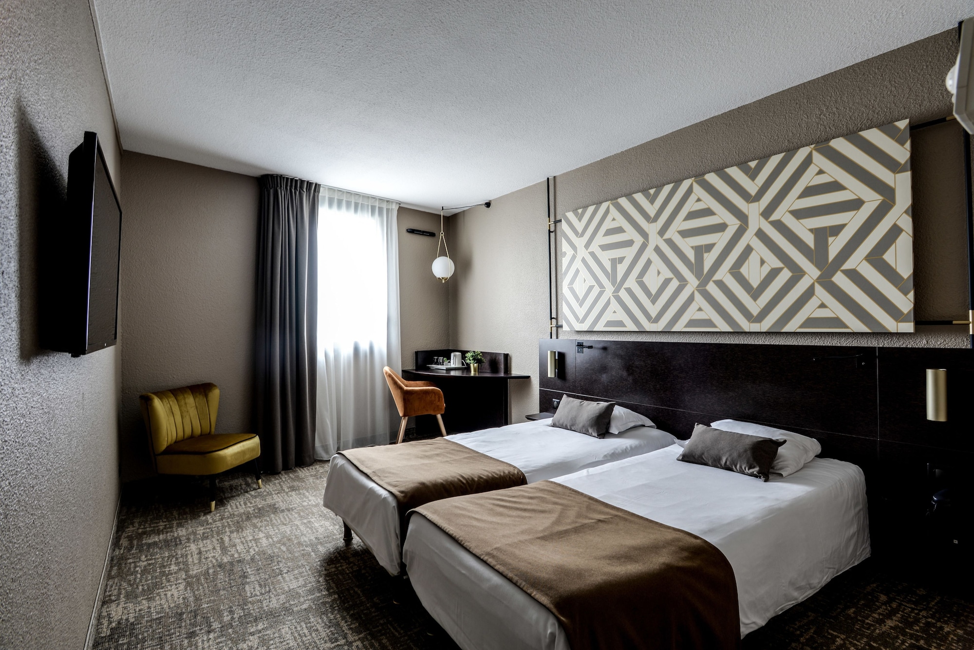 COMFORT, TWIN BEDS