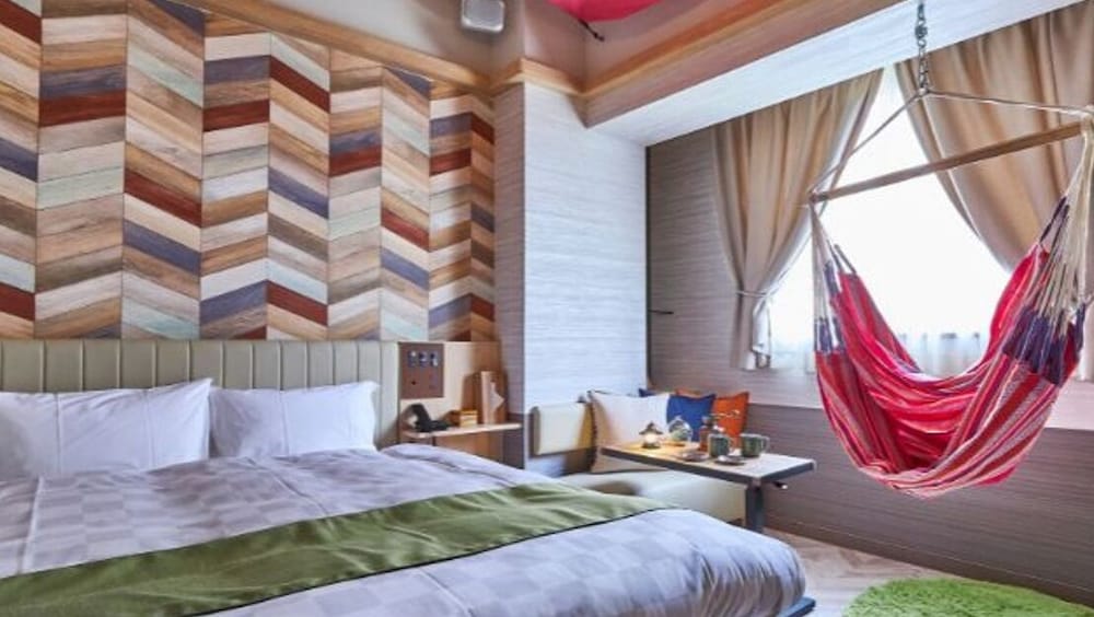 COMFORT, QUEEN BED