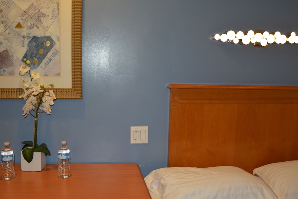 Lincoln Park Motel 4/50
